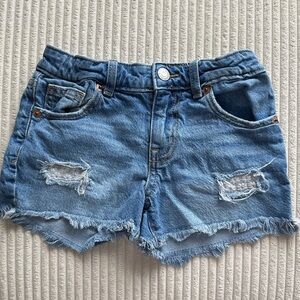 Cat & Jack Blue Denim Distressed Girl’s Shorts in Size S (6-7)